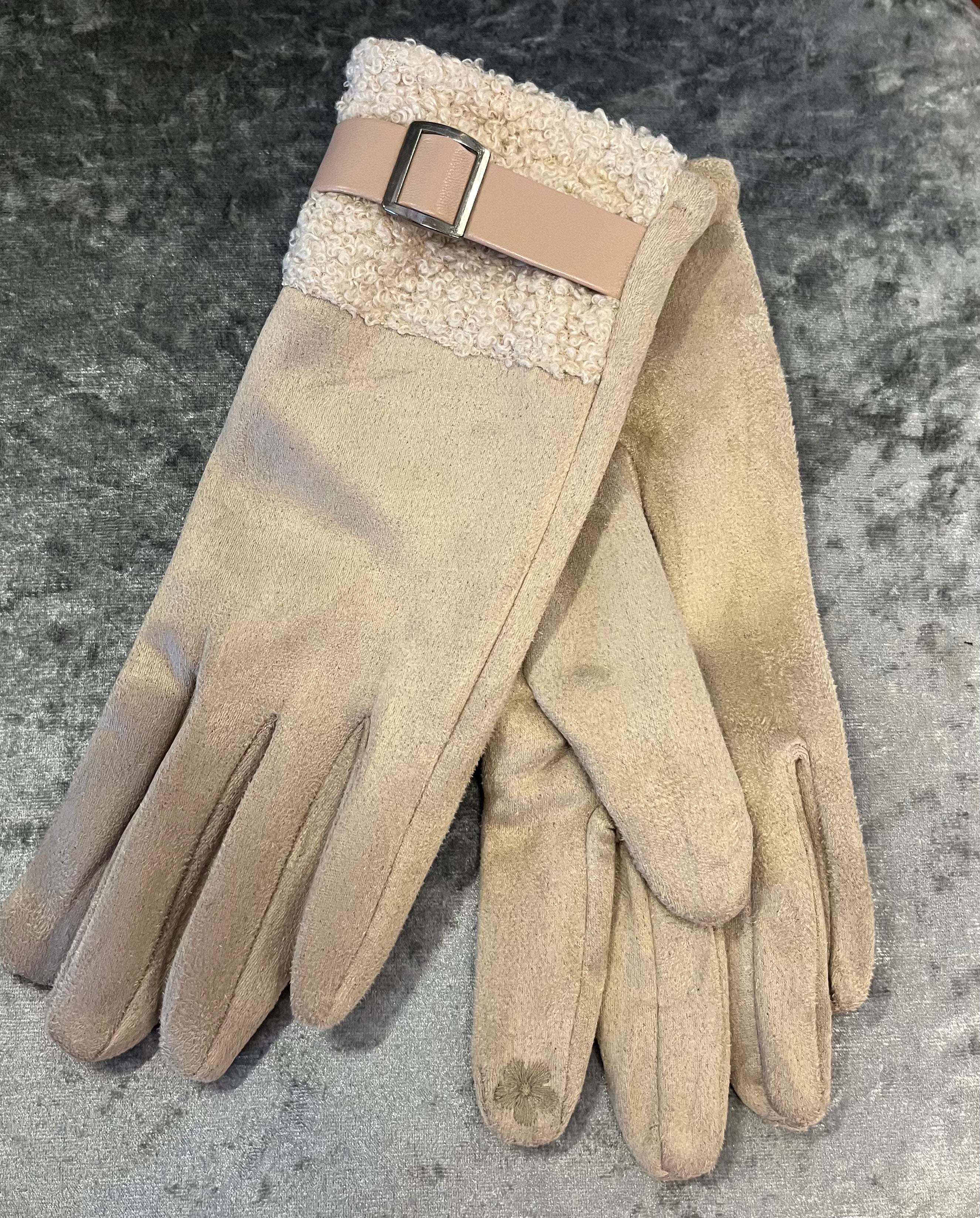 Buckle Trim Gloves > Beige