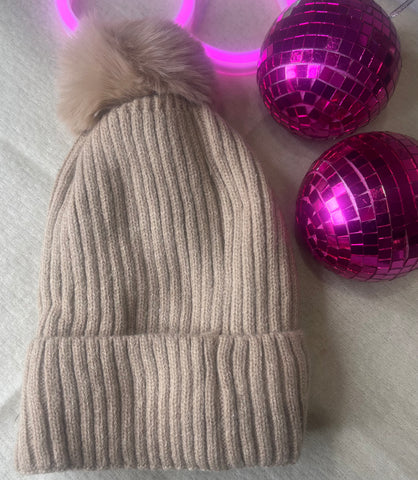 Bobble Hat > Beige