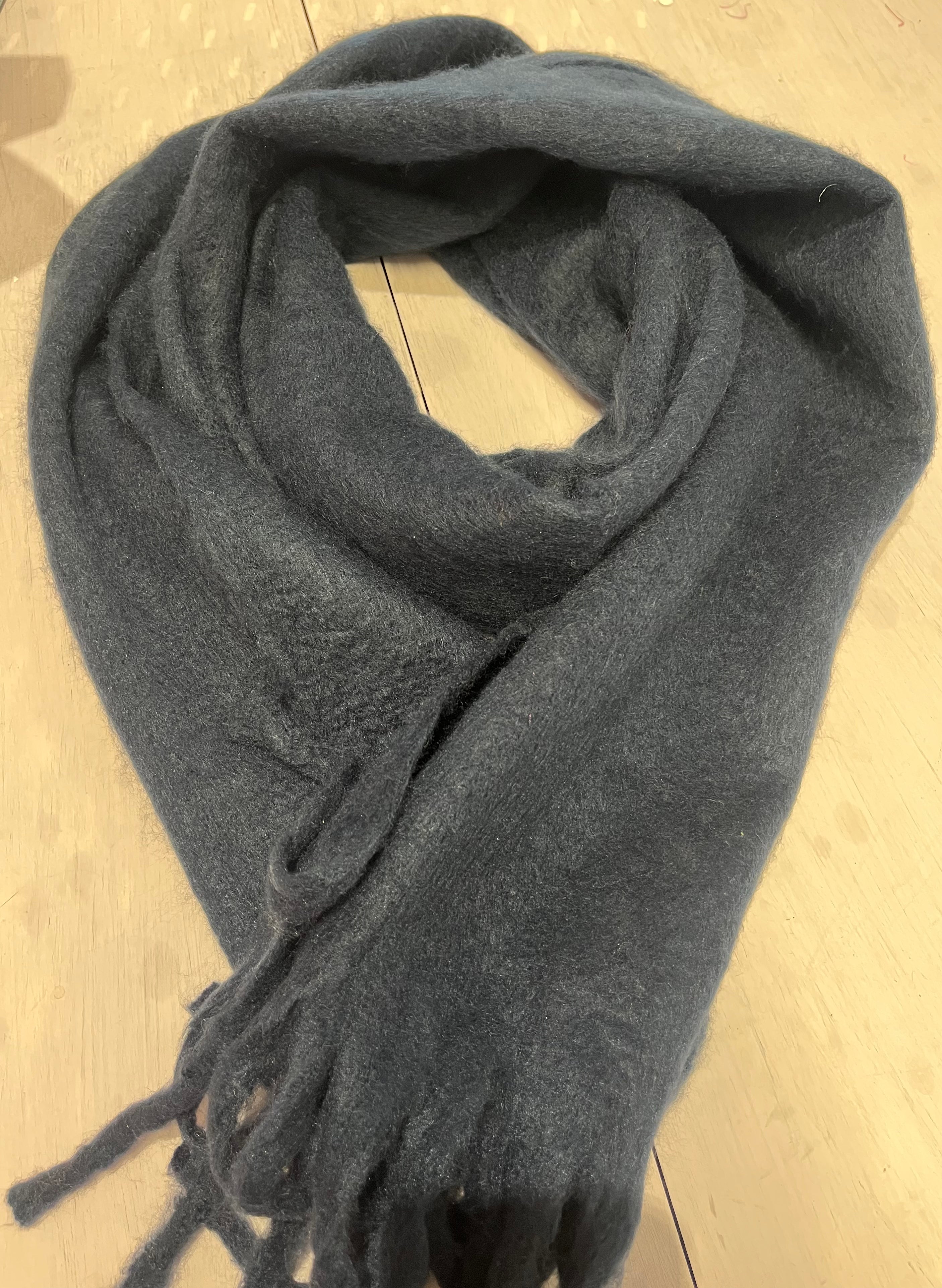 Fluffy Winter Warmer Scarf > Navy